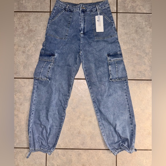 High Waisted Cargo Pants // SiZE M - Picture 3 of 11